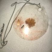 My project in Resin Jewelry Design course. Accessor, Design, Arts, Crafts, Jewelr, Design, and DIY project by Pálma Csontos - 11.29.2021