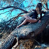 Nature connection and therapeutic photography. Self-Portrait Photograph project by Jelena Lavi - 11.30.2021