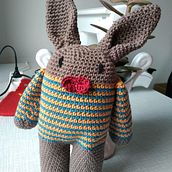 Conejito. Un projet de Artisanat, Conception de jouets, Art textile, Crochet , et Amigurumi de gallenglish - 04.12.2021