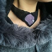 Gargantilha Ametista. Een project van Craft, Sieradenontwerp y Macramé van Cátia Fernandes - 05.12.2021