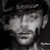 TheTornSeamless Studio. Un proyecto de Fotografía y Publicidad de Georgios Lavantsiotis - 01.12.2021