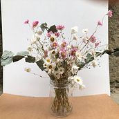 Meu projeto do curso: Design de arranjos com flores secas e preservadas. Design de interiores, Paisagismo, Decoração de interiores, DIY, e Design floral e vegetal projeto de Raquel Cristina Francisco - 05.12.2021