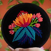 Meu projeto do curso: Composição floral com acrílico e bordado. Un proyecto de Ilustración tradicional, Pintura, Bordado y Pintura acrílica de Carolina Carvalho - 03.12.2021