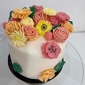 My project in Decorative Buttercream Flowers for Cake Design course. Un progetto di DIY e Design di Mary Cris Martin - 07.12.2021