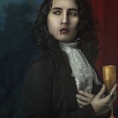 Meu projeto do curso: Retrato fotográfico pictórico - The Vampire. Photograph, Portrait Photograph, Studio Photograph, Fine-Art Photograph & Interior Photograph project by Jonathas Dias - 12.05.2021