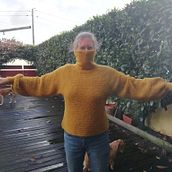 My project in  Top-Down: One-Piece Crocheted Garments  course - Golden Ray pullover. Fashion Design, Fiber Arts, DIY, and Crochet project by s_j_vanosch - 12.07.2021