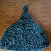 My project in Visible Mending: Colorful Knitwear Repair course. Un proyecto de Diseño de moda, Bordado, Costura, Tejido, Upc y cling de Jura Avizienis - 01.12.2021