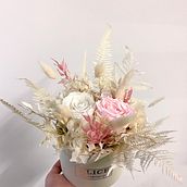 Mein Kursprojekt: Gestaltung von Blumendeko mit Trockenblumen. Projekt z dziedziny Projektowanie wnętrz, Architektura krajobrazu,  Dekoracja wnętrz, DIY, Kompoz i cje kwiatowe i botaniczne użytkownika Kim Mi Pham - 09.12.2021