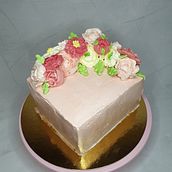 My project in Decorative Buttercream Flowers for Cake Design course. Design, and DIY project by Yoanna Kalugerova - 12.11.2021