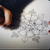 My project in The Art of Mandala Drawing: Create Geometric Patterns course. Projekt z dziedziny Rysunek i Rysunek atramentem użytkownika Heidi Hirano - 13.12.2021