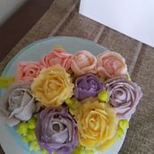 Mi Proyecto del curso: Flores de crema de mantequilla para cake design. Design, and DIY project by Liduvina Quiroz Samudio - 12.13.2021