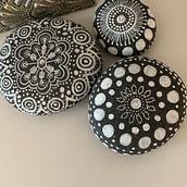 Pedras pintadas. Een project van DIY van Rita - 17.12.2021