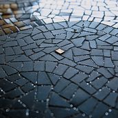 My project in Introduction to Mosaic Artwork course. Un progetto di Artigianato, Design e creazione di mobili, Interior Design, Ceramica e DIY di Kertu Oja - 24.12.2021