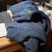My project in Visible Mending: Colorful Knitwear Repair course. Fashion Design, Embroider, Sewing, Fiber Arts, Upc, cling, Weaving, and Textile Design project by z229 - 12.21.2021