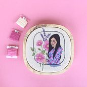 Meu projeto do curso: retrato de uma amiga. Un proyecto de Pintura, Pintura a la acuarela, Bordado y Diseño textil de mariliaso - 26.12.2021