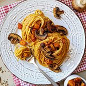 Pasta and pumpkins. Un progetto di  di Konstantinos Dims - 26.12.2021