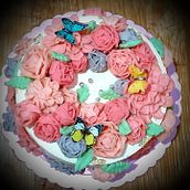 Decorate cake with Buttercream Flowers. Decoração de interiores projeto de Jaimie Saberon - 29.12.2021