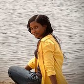 Casual photo of lady by the beach . Fotografie de Emmanuel Bolade - 12.30.2021