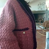 Cardigan romantico oversize in pura lana . Design vestimentar, Arte din fibre, DIY, Croșetat și Design textil de Ilaria Moschese - 12.30.2021