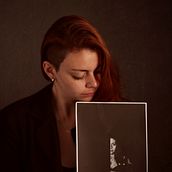 Meu projeto do curso: Autorretrato fotográfico Fine Art. Photograph, Photograph, Post-production, Photo Retouching, Portrait Photograph, Studio Photograph, Fine-Art Photograph, Photomontage, and Self-Portrait Photograph project by Priscila da Costa Veiga - 12.29.2021