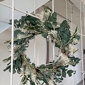 Il mio progetto del corso: Creazione di una ghirlanda con fiori secchi. Un progetto di Design, Interior design, Paesaggismo, DIY, Design floreale e vegetale e Textile Design di bpinneri - 01.01.2022