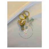 Mon projet du cours : Portes clés en resine. Un projet de Création d'accessoires, Artisanat, Design de bijoux , et DIY de Lorena Monte - 01.01.2022
