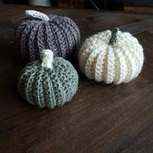 Decorative Pumpkins. Un progetto di Artigianato e Uncinetto di Adina - 11.10.2021
