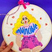 Invincible. Design, Traditional illustration, Vector Illustration, Creativit, Fashion Design, and Embroider project by Minerva freire - 08.03.2021
