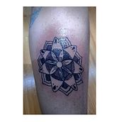 Mi Proyecto del curso: Tatuaje mandala con puntillismo. Traditional illustration, Tattoo Design, and Botanical Illustration project by ariel_mariangel_escobar - 08.27.2021