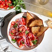 My project in Food Styling and Photography for Instagram course. Un projet de Photographie, Réseaux sociaux, Retouche photographique, Photographie smartphone, Photographie de produits, Photographie numérique, Photographie gastronomique, Photographie pour Instagram, Photographie lifest, le, St , et lisme culinaire de emmg1896 - 05.02.2022