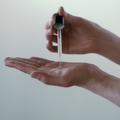 (videos) How To Use videos | Krien Skincare (website videos) . % Jona Rhebok tarafından hazırlanan Markalaşma ve Kimlik, İçerik Pazarlaması, Pazarlama, Video, Sos, al Med, a, Ve Video Düzenleme projesi - 01.07.2022