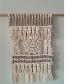Mi Proyecto del curso: Introducción al macramé: creación de un tapiz decorativo. Accessor, Design, Arts, Crafts, Interior Design, Decoration, Fiber Arts, Macramé, and Textile Design project by monica_sure - 01.07.2022