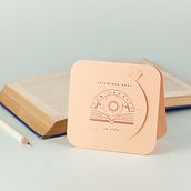 Hidden Message Cards. Un progetto di Papercraft, Artigianato, Graphic design, Design interattivo, Packaging, Marketing, Creatività e Stampa di Jen Poole - 07.01.2022