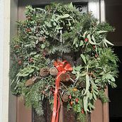 Il mio progetto del corso: Creazione di una ghirlanda con fiori secchi. Design, Interior Design, L, scape Architecture, DIY, Floral, Plant Design, and Textile Design project by lluciani2010_1 - 12.14.2021