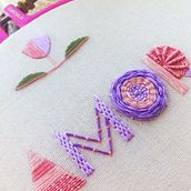 Meu projeto do curso: Técnicas avançadas para bordado de letras com tecidos coloridos . Un progetto di Illustrazione tradizionale, Lettering, Ricamo e Textile Design di cristalaureliocordeiro - 09.01.2022