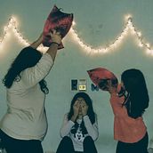 Pijamada entre amigas. Photograph project by Camila Gallardo - 07.08.2017