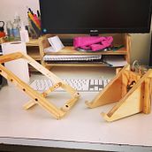 Soportes para Celular, Notebook y Tablet. Un projet de Design , et Fabrication de mobilier de Cesar Minetti - 13.01.2022