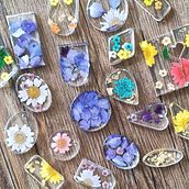 Finished Resin Jewelry Design Course. Accessor, Design, Arts, Crafts, Jewelr, Design, and DIY project by Stela Georgieva - 01.08.2022