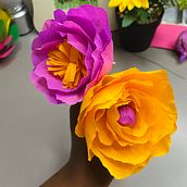 Roses en Papier crépon 🌺🌺🌺🌺Je suis fondatrice d'une entreprise artisanale. Merci de me suivre sur les réseaux sociaux @CZart ou @CZartcraft . Floral, and Plant Design project by Caroline Zephir - 01.14.2022