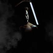 Meu projeto do curso: Autorretrato fotográfico Fine Art. Photograph, Photograph, Post-production, Photo Retouching, Portrait Photograph, Studio Photograph, Fine-Art Photograph, Photomontage, and Self-Portrait Photograph project by Danilo Oliveira - 01.13.2022