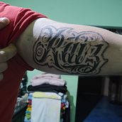 Mi Proyecto del curso: Tatuaje a mano alzada de letras cursivas. Un progetto di Lettering e Design di tatuaggi di Pichardo Slanck - 15.01.2022