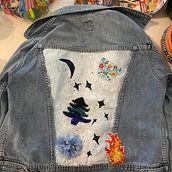 My project in Fashion Design: Painting and Embroidering Garments course. Painting, Fashion Design, Embroider, DIY, Upc, cling, and Textile Design project by alexandra_adamescu - 01.16.2022