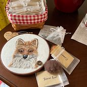 My project in Needle Felting: Paint Portraits with Wool course. Un progetto di Artigianato, Fiber Art, Illustrazione naturalistica, Needle felting e Textile Design di Cathleen LeMaire - 12.01.2022