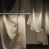ilumina el cambio. Art Direction, Photograph, Photo Retouching, Studio Photograph, Photographic Lighting, Photographic Composition, Interior Photograph, Photograph, Post-production, and Lighting Design project by Júlia Vera Font - 01.18.2022