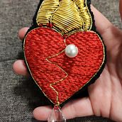 Il mio progetto del corso: Introduzione alla tecnica del ricamo in oro. Traditional illustration, and Embroider project by Martina Marin - 01.18.2022