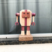 Meu projeto do curso: Marcenaria lúdica: Robozinho viajante e Cacto Orelha de Mickey. Character Design, Sculpture, To, Design, Art To, s, and Woodworking project by Adeylson Carmo - 01.24.2021