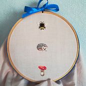 My project in Miniature Needlework: Make Embroidered Jewelry course. Un proyecto de Diseño de jo, as, Bordado y Diseño textil de Anita Gorska - 26.01.2022