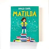 Matilda by Roald Dahl. Traditional illustration, Character Design, Painting, Lettering, Stor, telling, Children's Illustration, Gouache Painting, Picturebook, and Children's Literature project by Sarah Walsh - 01.27.2022