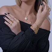 Fotografia em Studio para Marca de Semijoia. Photograph, Photograph, Post-production, Photo Retouching, and Commercial Photograph project by Dam Rodrigues - 09.15.2021