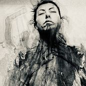 Dolore e consapevolezza. Een project van Fotografie, Retoucheren van foto's, Artistieke fotografie, Analoge fotografie y Fotografische zelfportretten van Mara Evangelisti - 31.01.2022